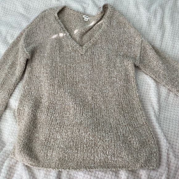 A warm, cozy oversized sweater - Picture 1 of 3